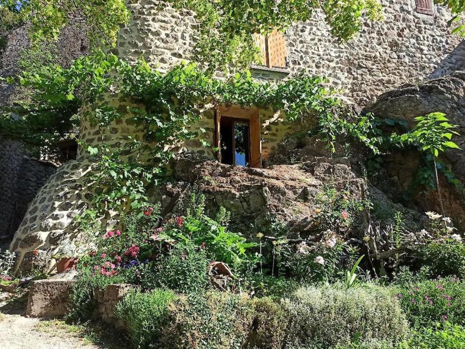 Gite Le Rocher Du Chateau De Retourtour ラマストル エクステリア 写真